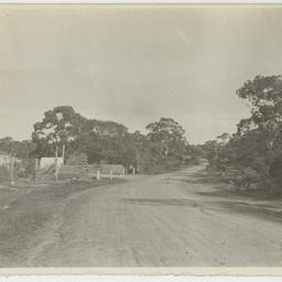 Cliff Street, Blackwood, looking west to Wittunga