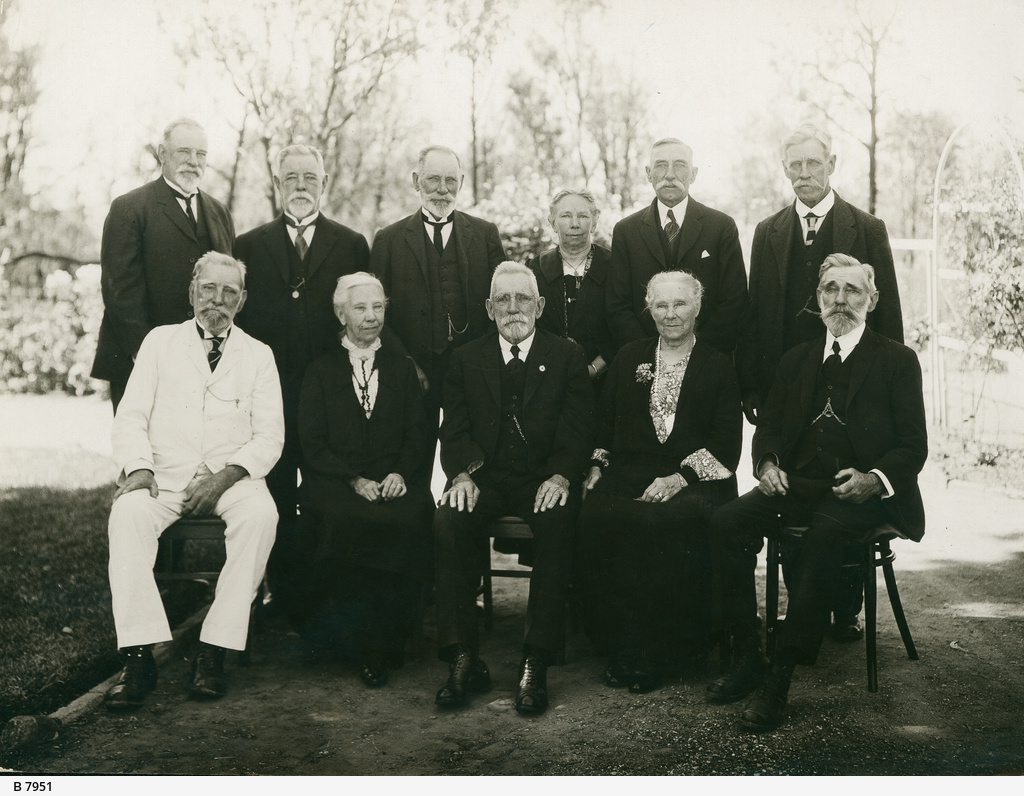 The Ragless Family • Photograph • State Library of South Australia