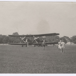 Vickers Vimy landing at Calcutta
