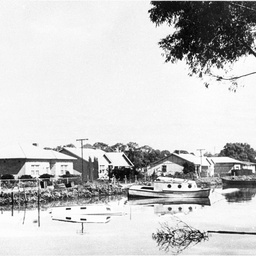 Cobdogla during 1956 flood with small river boat sunk in foreground