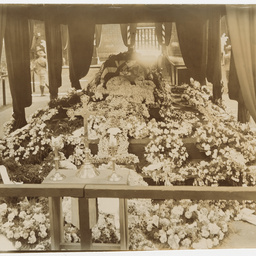 Coffin & wreaths