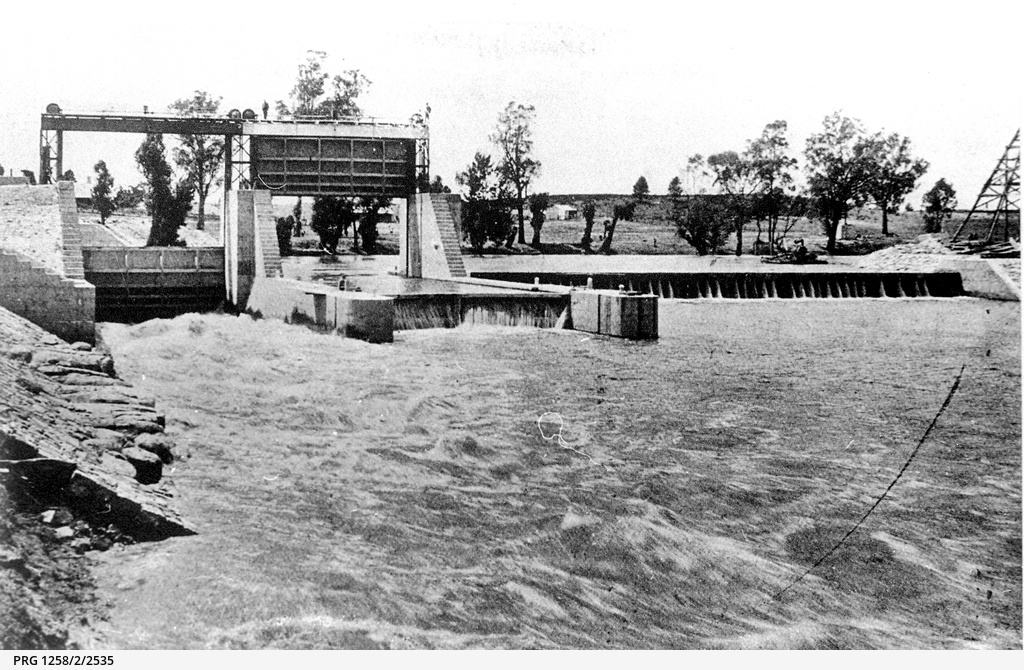 Berembed Diversion Weir on the Murrumbidgee River • Photograph • State