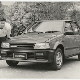 Photographs relating to Messenger Press : cars