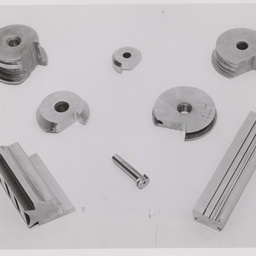 Bar and circular type form tools.