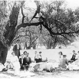 Saies Ltd. staff at a picnic at Lake Bonney