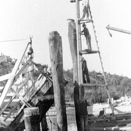 Pile driving at Tailem Bend