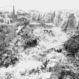 Stormwater pouring over the road at Tailem Bend