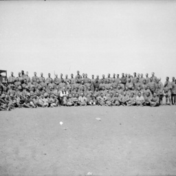 Group portrait of soldiers.