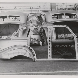 Sedan side panel assembly.