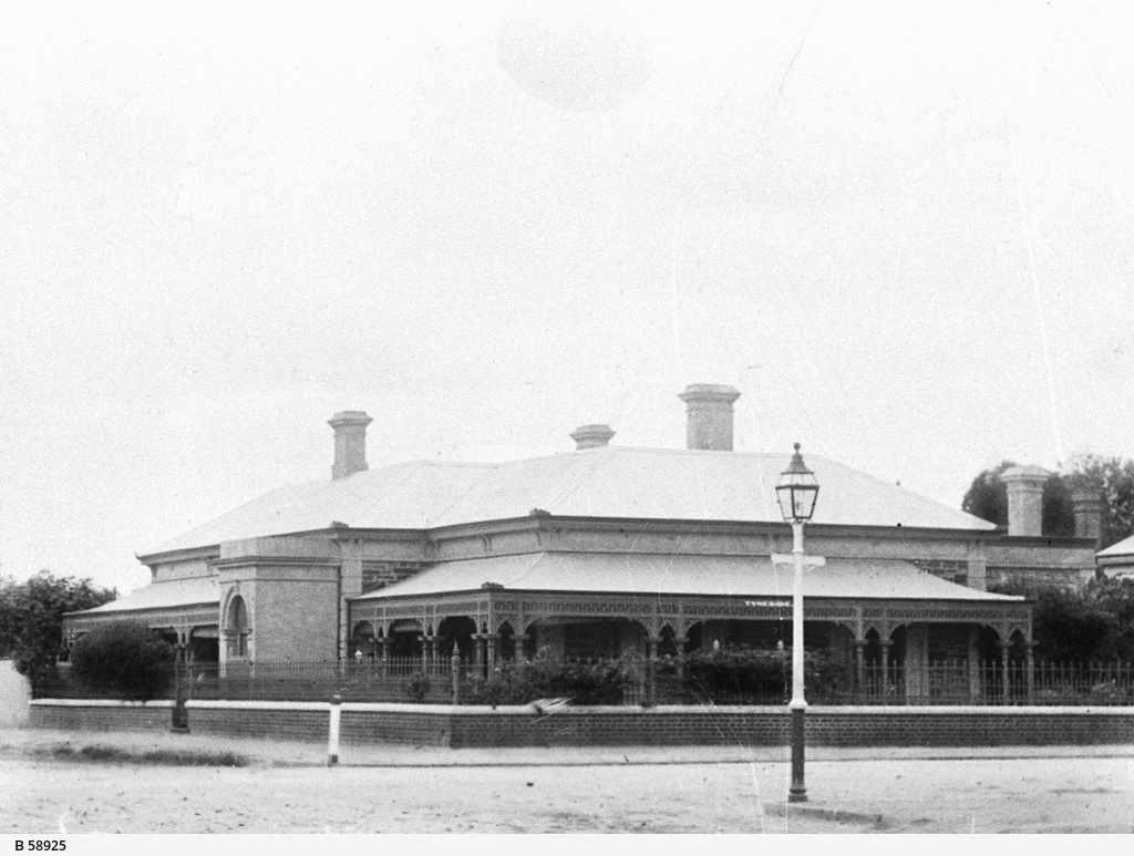 Residence of A. and F. S. Walker at Rose Park • Photograph • State