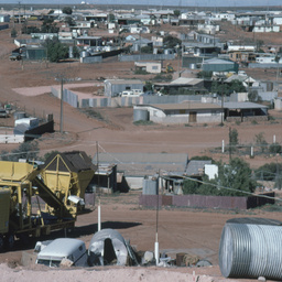 View over the Andamooka township.