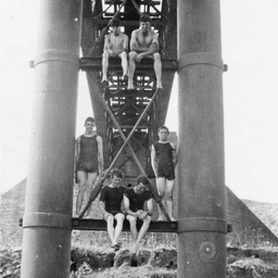 Swimmers on pylon