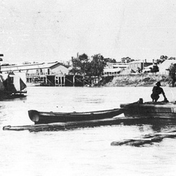 River life at Echuca, with small boats in foreground