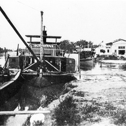 P.S. Canally and other river boats at Berri