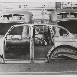 Sedan side panel assembly.