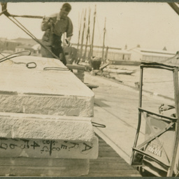 Loading building stone