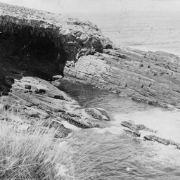 Cave and rock formations at Cape Du Couedie