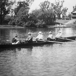 Women rowers on the Torrens River, Adelaide