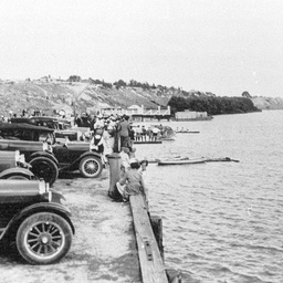 Cars lined up at the wharf during the Tailem Bend Regatta