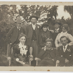 Letters and photographs relating to Gardiner family