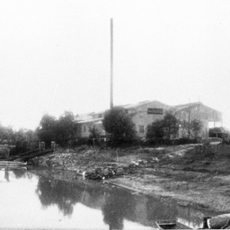 View across river to Berri pumping station