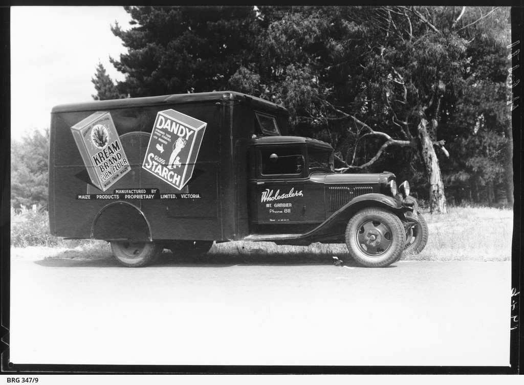 A wholesalers' truck at Mount Gambier • Photograph • State Library of