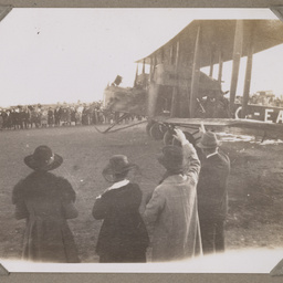Vickers Vimy arrival at Darwin.