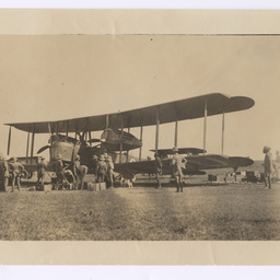 Vickers Vimy surrounded by onlookers at Delhi