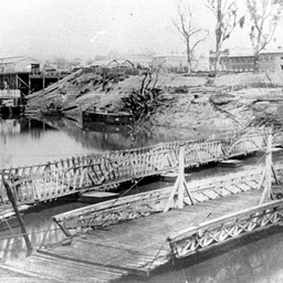 Hopwood's floating pontoon bridge at Echuca