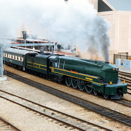 Steam Ranger 520 leaving Adelaide