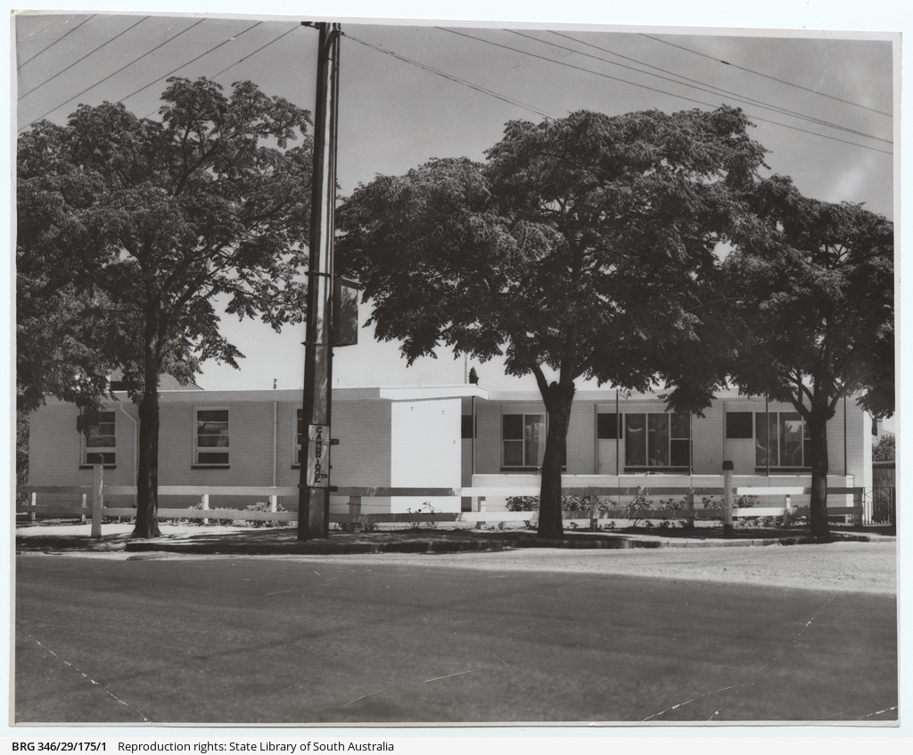 House at corner of Cambridge Tce and Tutt Ave, Kingswood • Photograph