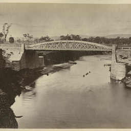 Adelaide Bridge.