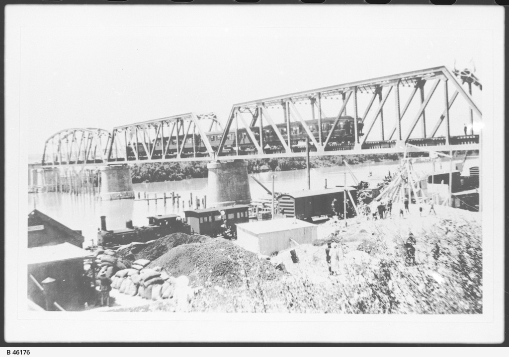 Railway Bridge, Murray Bridge • Photograph • State Library of South
