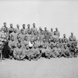 Group portrait of soldiers.