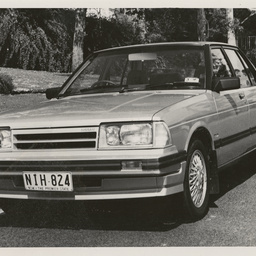 Photographs relating to Messenger Press : cars