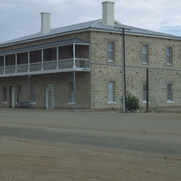 Maree Hotel.