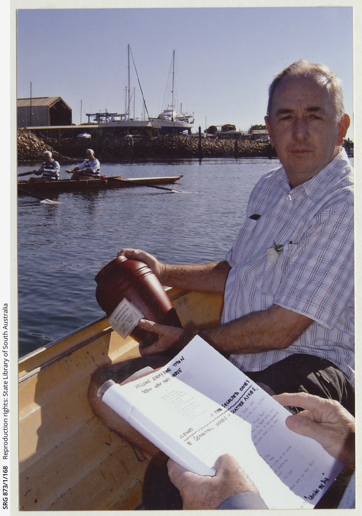 Preparing to scatter the ashes • Photograph • State Library of South