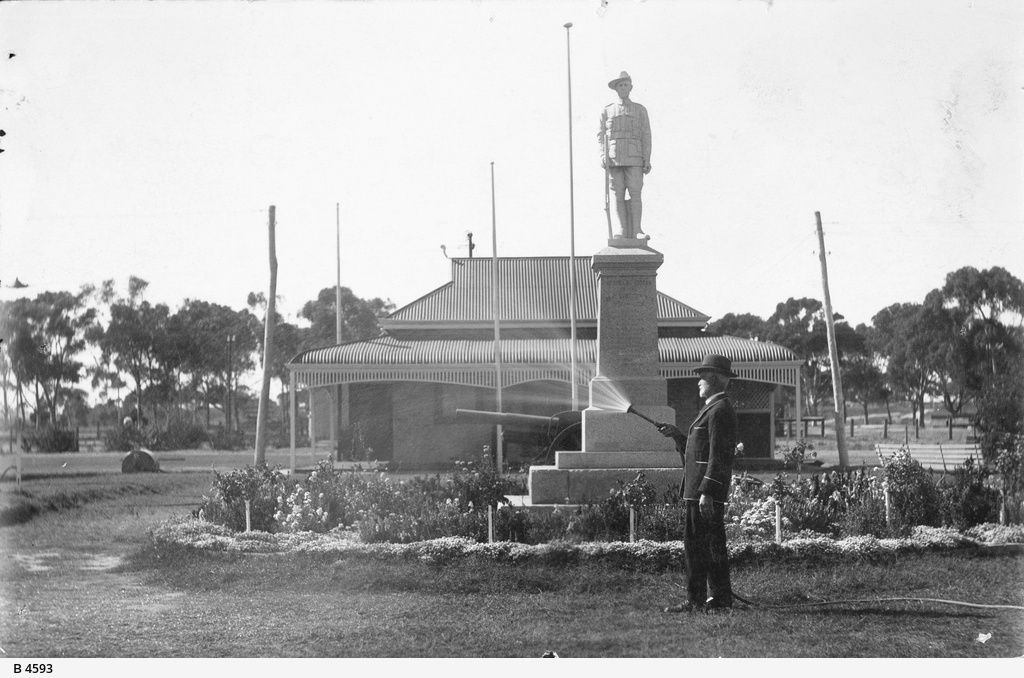 Soldiers' Memorial, Moonta • Photograph • State Library of South Australia
