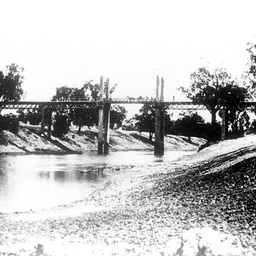 Wilcannia Bridge at low river prior to lifting gear being installed