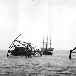 Wrecked Wonga Shoal lighthouse