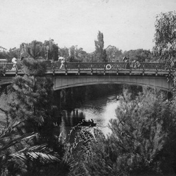Views of SA, WA, Vic & NSW : Albert Bridge