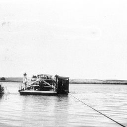 Narrung ferry approaching