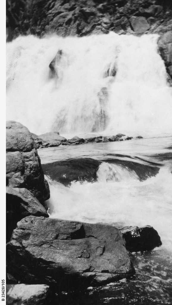 Holiday photographs Hume Weir • Photograph • State Library of South