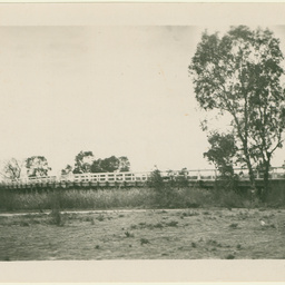 Bridge over reservoir, Renmark