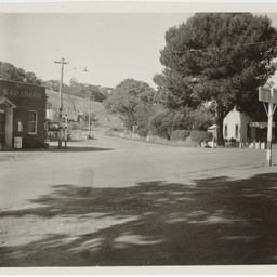 'At Yankalilla. Easter 1947 - Adelaide Road'