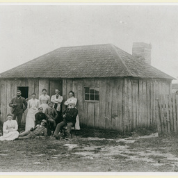 Hut on Mayurra Station