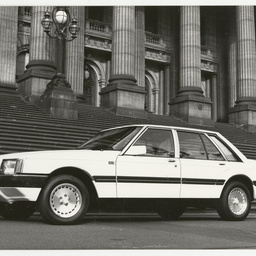 Photographs relating to Messenger Press : cars