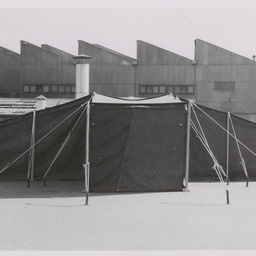 Advance dressing station.