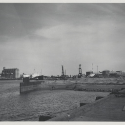 Rebuilding wharf, Port Pirie