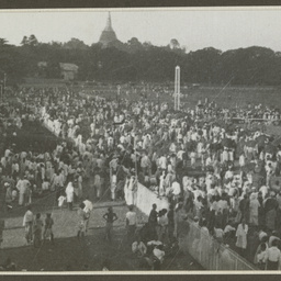 Crowds at Rangoon.